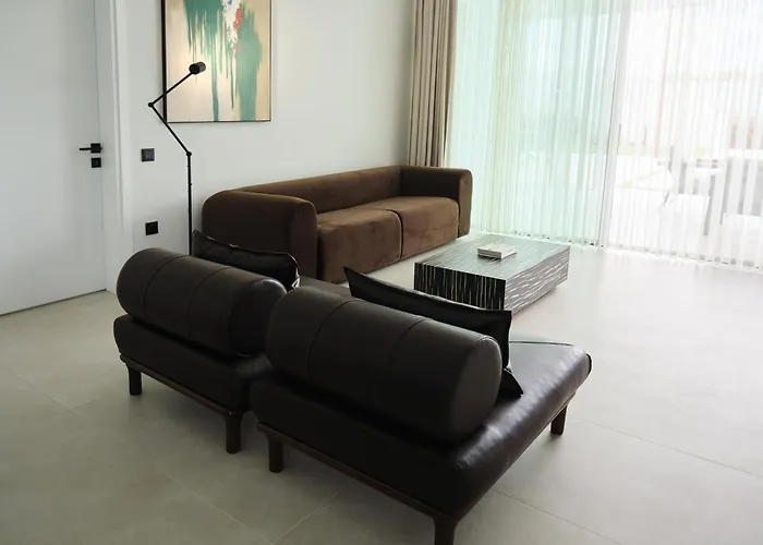 Ashta Suites / Color Block